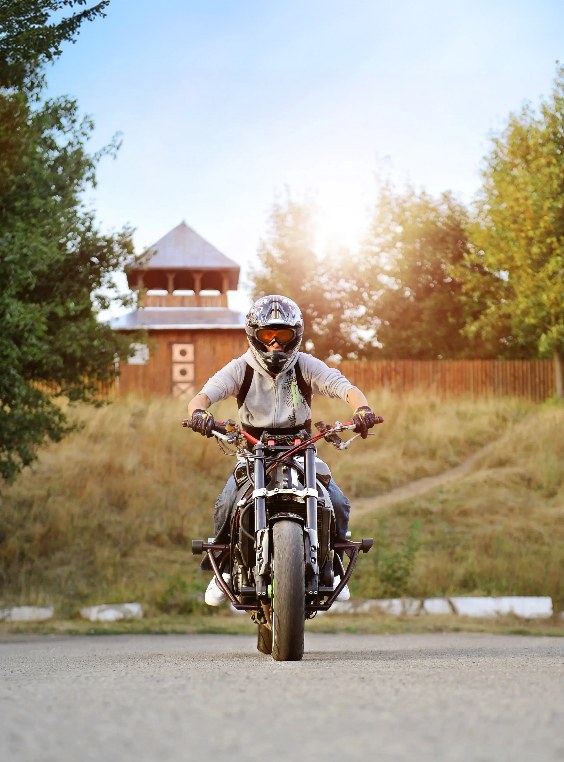 Motocyklista na motocyklu – skup motocykli