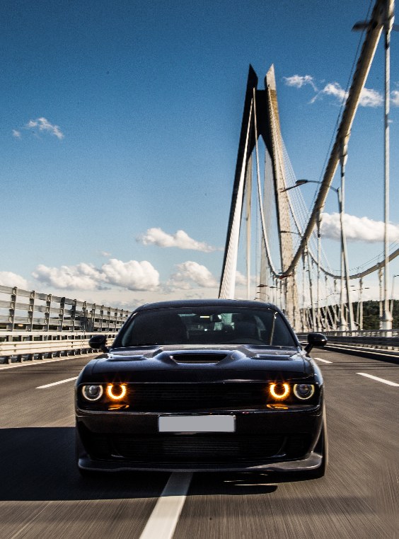 Samochód osobowy na drodze – skup samochodów osobowych RDM Motors